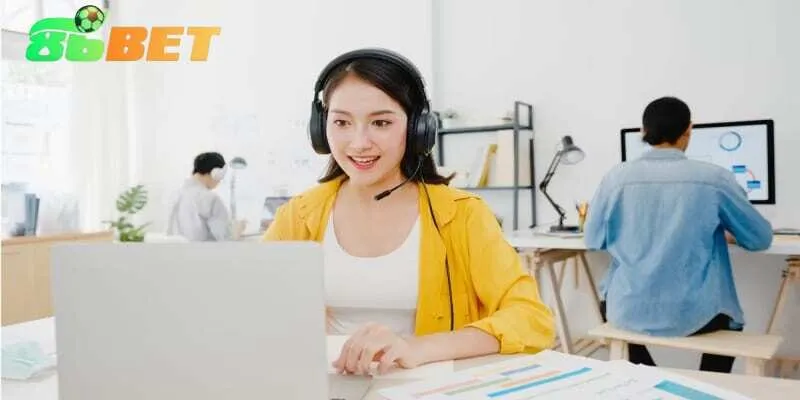 Nhân Viên CSKH Luôn Sẵn Sàng Tư Vấn 24/7 Cho Người Chơi